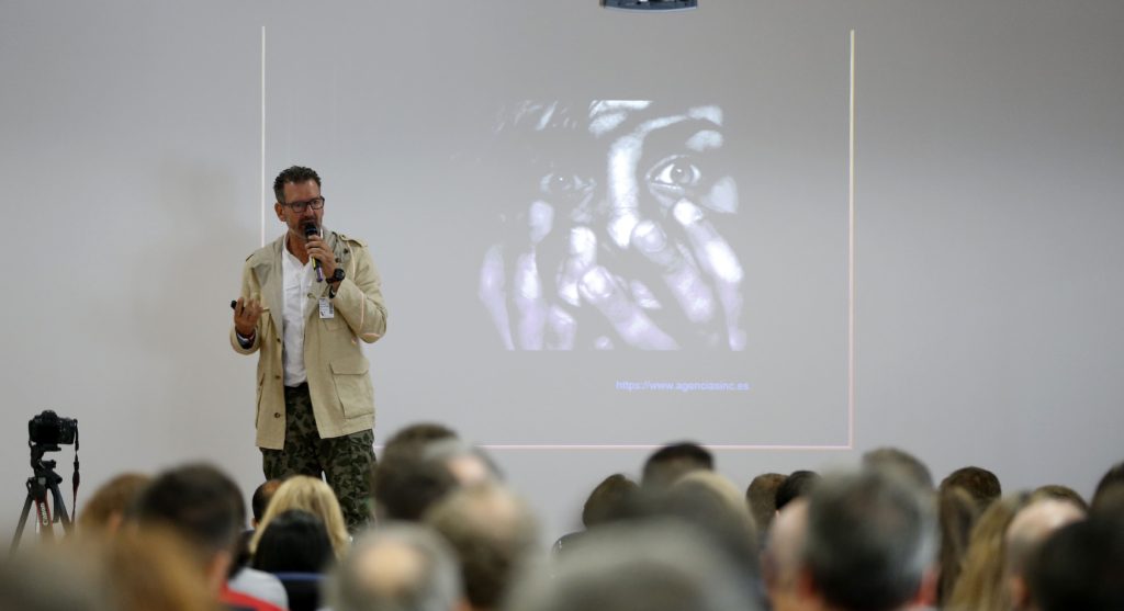 Julio de la Iglesia durante una de sus ponencias